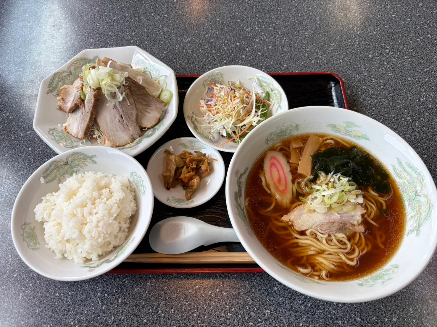 黒龍の店内・テーブル席