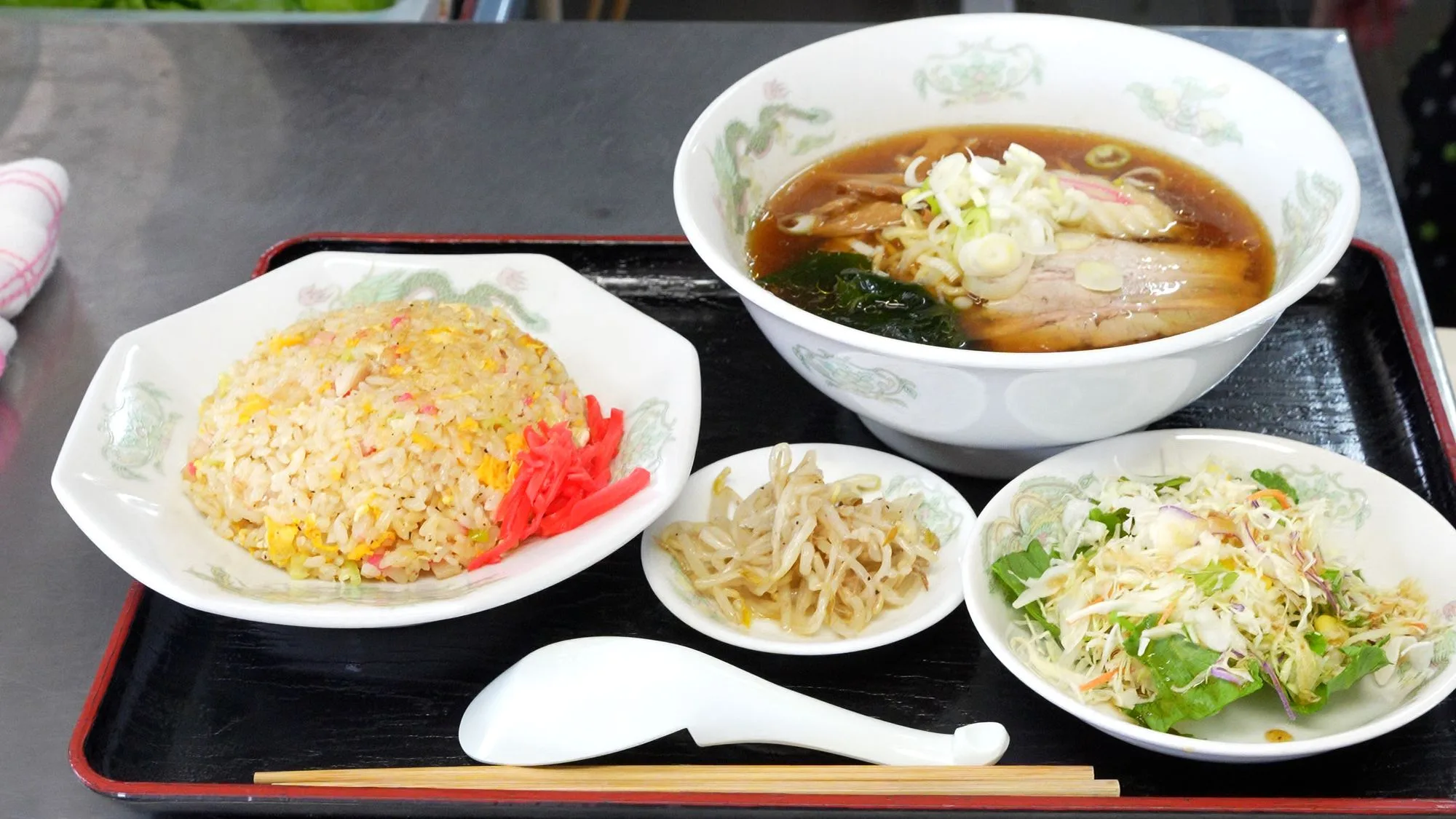 醤油ラーメンと半チャーハンのセット